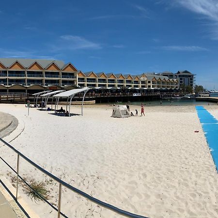 Appartement The Hutt On Mandurah Marina Extérieur photo