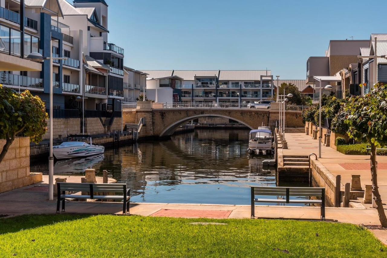 Appartement The Hutt On Mandurah Marina Extérieur photo